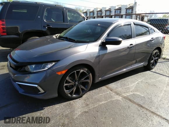 ✅ 2019 Honda Civic LX • VIN: 19XFC2F68KE011251 • Лот: 41994946. Опубликован ранее на IAAI с пробегом 77 245 миль. Бесплатный доступ к архиву аукционных продаж из США и подробный отчёт об истории автомобиля на DreamBid. Изображение 17.