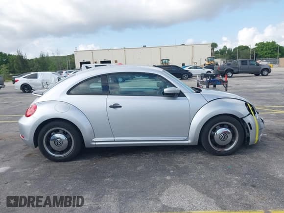✅ 2015 Volkswagen Beetle Fleet Edition • VIN: 3VWF17AT1FM649625 • Lot: 42352049. Listed on IAAI with Not provided. Free auction sales archive from the USA and detailed vehicle history report at DreamBid. Image 13.