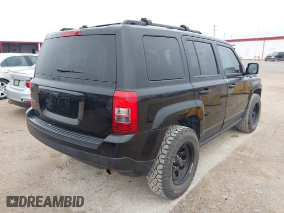 ✅ 2013 Jeep Patriot Sport • VIN: 1C4NJRBBXDD101308 • Lot: 43858308. Listed on IAAI with 122,716 mi. Free auction sales archive from the USA and detailed vehicle history report at DreamBid. Image 4.
