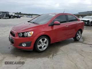 2012 Chevrolet Sonic LTZ z VIN 1G1JE5SH1C4126847, wystawiony jako Copart lot #47252625 z przebiegiem 113 399 mil mil oraz Szkoda całkowita • Salvage title. Historia ofert i sprzedaży dostępna na DreamBid. Obrazek 1.