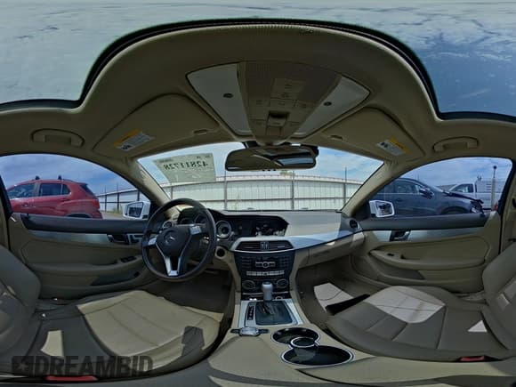 ✅ 2013 Mercedes-Benz C 250 • VIN: WDDGJ4HB5DG076888 • Lot: 42811728. Wystawiony na IAAI z przebiegiem 8 352 mil. Bezpłatny archiwum sprzedaży aukcyjnych z USA i szczegółowy raport historii pojazdu na DreamBid. Zdjęcie 19.