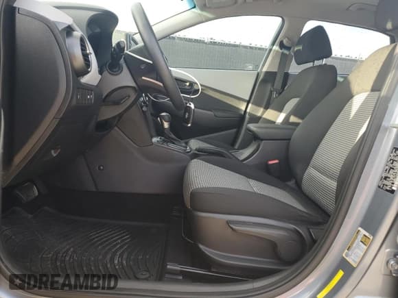 ✅ 2019 Hyundai Kona SE • VIN: KM8K12AA3KU307503 • Лот: 63345355. Опубликован ранее на Copart с пробегом 36 413 миль. Бесплатный доступ к архиву аукционных продаж из США и подробный отчёт об истории автомобиля на DreamBid. Изображение 7.