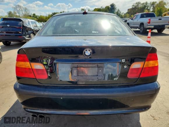 2005 BMW 3 Series 325xi with VIN WBAEU33485PR14793, listed as a Copart auction lot 85345015 with 205,426 mi miles and Salvage title. Bid and sale history available at DreamBid. Image 6.