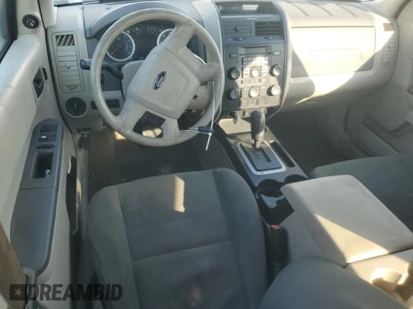 ✅ 2011 Ford Escape XLS • VIN: 1FMCU9C79BKC64237 • Lot: 82237245. Wystawiony na Copart z przebiegiem 245 550 mil. Bezpłatny archiwum sprzedaży aukcyjnych z USA i szczegółowy raport historii pojazdu na DreamBid. Zdjęcie 8.