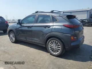 ✅ 2021 Hyundai Kona SEL Plus • VIN: KM8K62AA0MU738112 • Лот: 63115744. Опубликован ранее на Copart с пробегом 54 396 миль. Бесплатный доступ к архиву аукционных продаж из США и подробный отчёт об истории автомобиля на DreamBid. Изображение 2.