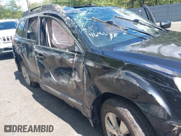 ✅ 2012 Subaru Outback Limited • VIN: 4S4BRDLC9C2241555 • Lot: 42215032. Listed on IAAI with 323,071 mi. Free auction sales archive from the USA and detailed vehicle history report at DreamBid. Image 6.