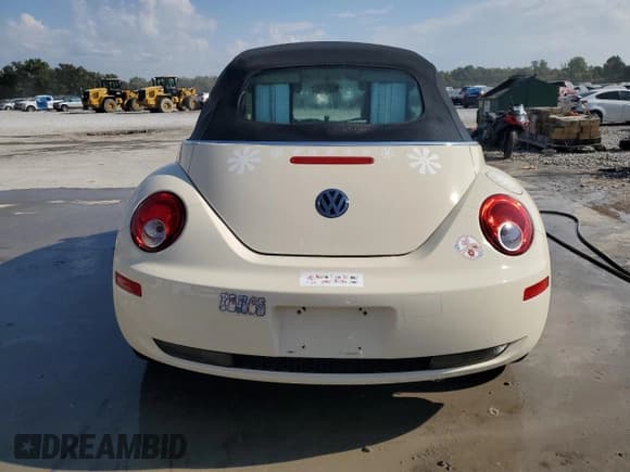 ✅ 2008 Volkswagen Beetle SE • VIN: 3VWRF31Y08M409844 • Lot: 85134255. Wystawiony na Copart z przebiegiem 78 362 mil. Bezpłatny archiwum sprzedaży aukcyjnych z USA i szczegółowy raport historii pojazdu na DreamBid. Zdjęcie 6.
