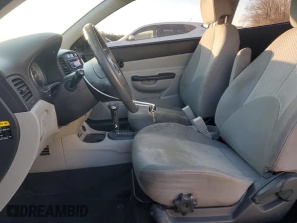 ✅ 2010 Hyundai Accent GS • VIN: KMHCM3AC7AU180272 • Лот: 83476404. Опубликован ранее на Copart с пробегом 178 737 миль. Бесплатный доступ к архиву аукционных продаж из США и подробный отчёт об истории автомобиля на DreamBid. Изображение 7.