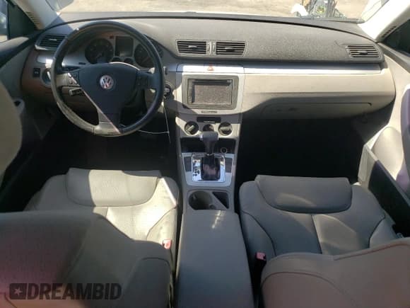 ✅ 2008 Volkswagen Passat Komfort • VIN: WVWLK73C58E003965 • Лот: 72969484. Опубликован ранее на Copart с пробегом 135 998 миль. Бесплатный доступ к архиву аукционных продаж из США и подробный отчёт об истории автомобиля на DreamBid. Изображение 8.