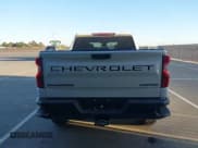 ✅ 2023 Chevrolet Silverado 1500 Custom Trail Boss • VIN: 3GCPDCEK1PG295307 • Lot: 43398211. Wystawiony na IAAI z przebiegiem 23 128 mil. Bezpłatny archiwum sprzedaży aukcyjnych z USA i szczegółowy raport historii pojazdu na DreamBid. Zdjęcie 17.