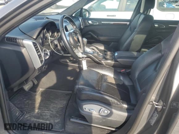 ✅ 2017 Porsche Cayenne GTS • VIN: WP1AD2A22HLA83654 • Lot: 52196695. Wystawiony na Copart z przebiegiem 119 327 mil. Bezpłatny archiwum sprzedaży aukcyjnych z USA i szczegółowy raport historii pojazdu na DreamBid. Zdjęcie 7.