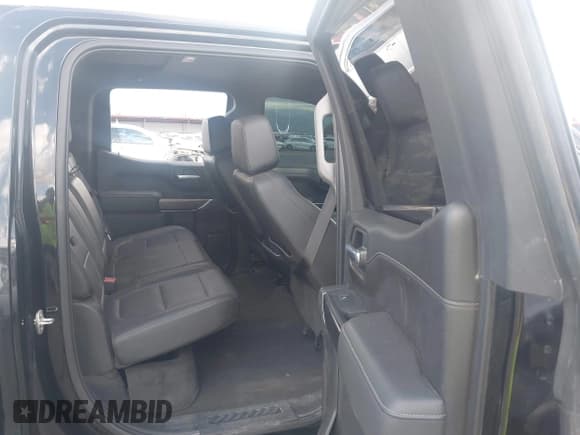 ✅ 2021 Chevrolet Silverado 1500 LTZ • VIN: 1GCUYGET2MZ332867 • Lot: 43314701. Wystawiony na IAAI z przebiegiem 68 138 mil. Bezpłatny archiwum sprzedaży aukcyjnych z USA i szczegółowy raport historii pojazdu na DreamBid. Zdjęcie 8.