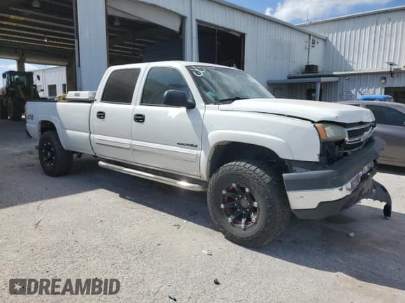 ✅ 2006 Chevrolet Silverado 2500HD LT1 • VIN: 1GCHK23U16F125070 • Лот: 76577124. Опубликован ранее на Copart с пробегом Не указан. Бесплатный доступ к архиву аукционных продаж из США и подробный отчёт об истории автомобиля на DreamBid. Изображение 4.