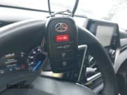 ✅ 2024 Toyota Highlander Hybrid XLE • VIN: 5TDKBRCH0RS609639 • Lot: 42500457. Wystawiony na IAAI z przebiegiem 52 607 mil. Bezpłatny archiwum sprzedaży aukcyjnych z USA i szczegółowy raport historii pojazdu na DreamBid. Zdjęcie 11.