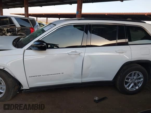 ✅ 2025 Jeep Grand Cherokee Laredo • VIN: 1C4RJHAG7SC313532 • Lot: 42973518. Listed on IAAI with 4,333 mi. Free auction sales archive from the USA and detailed vehicle history report at DreamBid. Image 15.