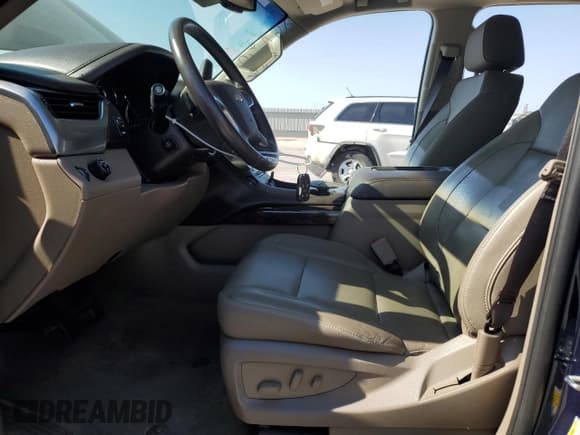 ✅ 2018 Chevrolet Suburban LT • VIN: 1GNSCHKC9JR217766 • Lot: 75172934. Wystawiony na Copart z przebiegiem 86 693 mil. Bezpłatny archiwum sprzedaży aukcyjnych z USA i szczegółowy raport historii pojazdu na DreamBid. Zdjęcie 7.