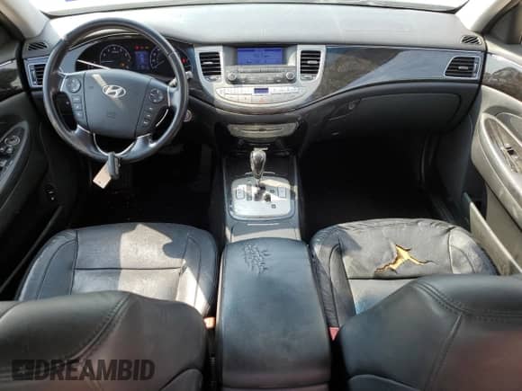 2013 Hyundai Genesis 3.8L z VIN KMHGC4DD1DU243014, wystawiony jako Copart lot #76516354 z przebiegiem 152 482 mil mil oraz Szkoda całkowita • Salvage title. Historia ofert i sprzedaży dostępna na DreamBid. Obrazek 8.