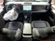 ✅ 2021 Ford Bronco • VIN: 1FMEE5DP8MLA67974 • Lot: 71553465. Wystawiony na Copart z przebiegiem 57 575 mil. Bezpłatny archiwum sprzedaży aukcyjnych z USA i szczegółowy raport historii pojazdu na DreamBid. Zdjęcie 8.