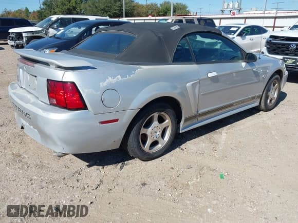✅ 2004 Ford Mustang Deluxe • VIN: 1FAFP44614F219120 • Lot: 43637646. Listed on IAAI with 204,090 mi. Free auction sales archive from the USA and detailed vehicle history report at DreamBid. Image 4.
