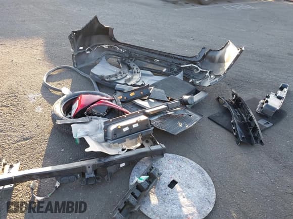 ✅ 2020 Ford Explorer ST • VIN: 1FM5K8GC5LGB16381 • Lot: 43640054. Wystawiony na IAAI z przebiegiem 97 942 mil. Bezpłatny archiwum sprzedaży aukcyjnych z USA i szczegółowy raport historii pojazdu na DreamBid. Zdjęcie 12.