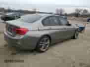 2016 BMW 3 Series z VIN WBA8E7C57GK415459, wystawiony jako Copart lot #78084263 z przebiegiem 105 960 mil mil oraz . Historia ofert i sprzedaży dostępna na DreamBid. Obrazek 3.