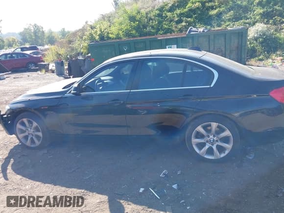 ✅ 2015 BMW 3 Series 320i xDrive • VIN: WBA3C3C5XFP664753 • Lot: 43230084. Listed on IAAI with 126,162 mi. Free auction sales archive from the USA and detailed vehicle history report at DreamBid. Image 14.