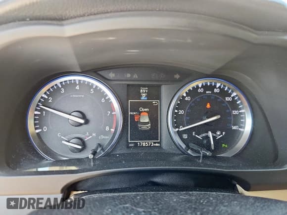 ✅ 2015 Toyota Highlander Limited • VIN: 5TDYKRFHXFS068858 • Lot: 57918845. Wystawiony na Copart z przebiegiem 178 573 mil. Bezpłatny archiwum sprzedaży aukcyjnych z USA i szczegółowy raport historii pojazdu na DreamBid. Zdjęcie 9.