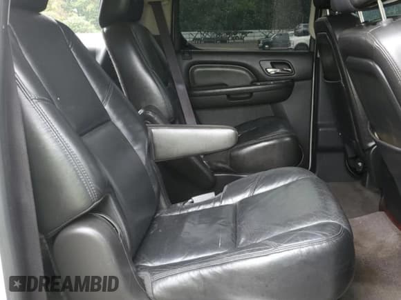 ✅ 2011 Cadillac Escalade ESV Luxury • VIN: 1GYS4HEF3BR190085 • Лот: 72015235. Опубликован ранее на Copart с пробегом 167 111 миль. Бесплатный доступ к архиву аукционных продаж из США и подробный отчёт об истории автомобиля на DreamBid. Изображение 11.