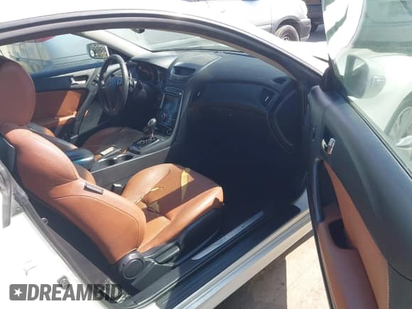 ✅ 2011 Hyundai Genesis Coupe Track • VIN: KMHHU6KH8BU065294 • Lot: 41667777. Wystawiony na IAAI z przebiegiem 179 251 mil. Bezpłatny archiwum sprzedaży aukcyjnych z USA i szczegółowy raport historii pojazdu na DreamBid. Zdjęcie 5.