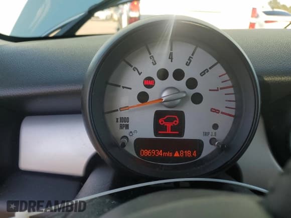 ✅ 2013 MINI Hardtop • VIN: WMWSU3C55DT689959 • Лот: 93443645. Опубликован ранее на Copart с пробегом 86 934 миль. Бесплатный доступ к архиву аукционных продаж из США и подробный отчёт об истории автомобиля на DreamBid. Изображение 9.