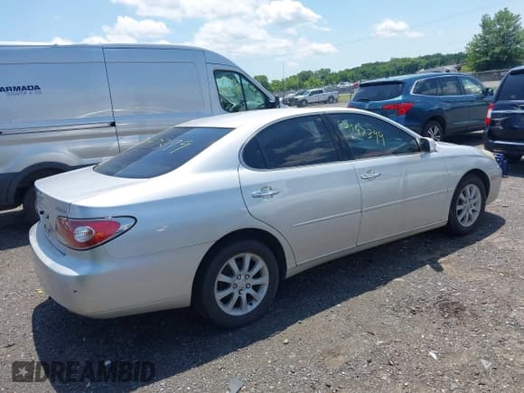 ✅ 2002 Lexus ES 300 • VIN: JTHBF30G720031351 • Lot: 42547399. Listed on IAAI with 275,113 mi. Free auction sales archive from the USA and detailed vehicle history report at DreamBid. Image 4.