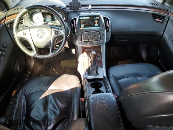 ✅ 2013 Buick LaCrosse Leather • VIN: 1G4GC5E32DF153533 • Lot: 85954335. Wystawiony na Copart z przebiegiem 298 909 mil. Bezpłatny archiwum sprzedaży aukcyjnych z USA i szczegółowy raport historii pojazdu na DreamBid. Zdjęcie 8.