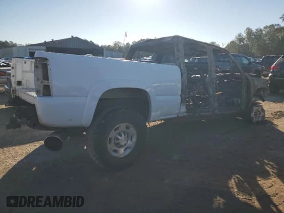 ✅ 2004 GMC Sierra 2500HD • VIN: 1GTHK23144F141847 • Lot: 81376684. Listed on Copart with Not provided. Free auction sales archive from the USA and detailed vehicle history report at DreamBid. Image 3.