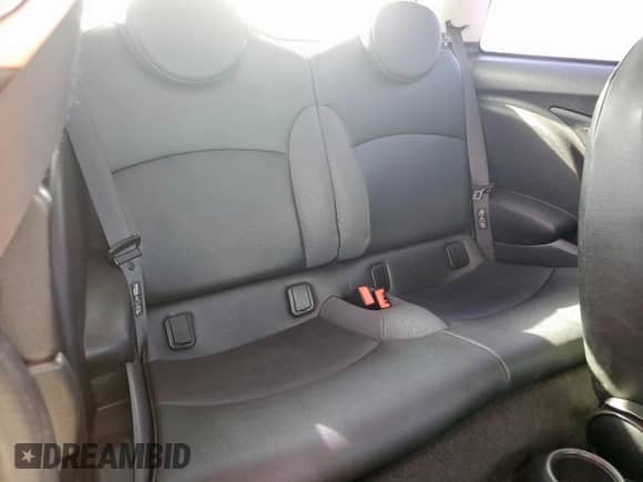 2009 MINI Hardtop z VIN WMWMF33539TW70482, wystawiony jako Copart lot #86130595 z przebiegiem 120 031 mil mil oraz Szkoda całkowita • Salvage title. Historia ofert i sprzedaży dostępna na DreamBid. Obrazek 10.