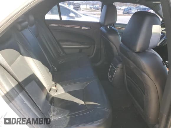 ✅ 2013 Chrysler 300 • VIN: 2C3CCARG2DH533452 • Lot: 90993645. Listed on Copart with 289,976 mi. Free auction sales archive from the USA and detailed vehicle history report at DreamBid. Image 10.