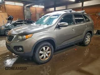✅ 2011 Kia Sorento LX • VIN: 5XYKT4A10BG093002 • Lot: 95117645. Wystawiony na Copart z przebiegiem 199 397 mil. Bezpłatny archiwum sprzedaży aukcyjnych z USA i szczegółowy raport historii pojazdu na DreamBid. Zdjęcie 1.