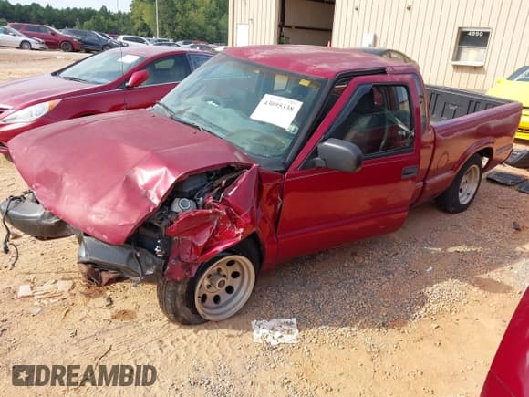 ✅ 2003 GMC Sonoma SLS • VIN: 1GTCS19X738242447 • Lot: 43095338. Wystawiony na IAAI z przebiegiem 215 634 mil. Bezpłatny archiwum sprzedaży aukcyjnych z USA i szczegółowy raport historii pojazdu na DreamBid. Zdjęcie 17.