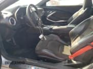 ✅ 2018 Chevrolet Camaro ZL1 • VIN: 1G1FK3D6XJ0132018 • Lot: 71005784. Wystawiony na Copart z przebiegiem 15 172 mil. Bezpłatny archiwum sprzedaży aukcyjnych z USA i szczegółowy raport historii pojazdu na DreamBid. Zdjęcie 7.