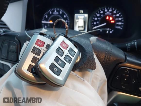 ✅ 2016 Toyota Sienna XLE • VIN: 5TDDK3DC0GS142499 • Лот: 43777828. Опубликован ранее на IAAI с пробегом 140 188 миль. Бесплатный доступ к архиву аукционных продаж из США и подробный отчёт об истории автомобиля на DreamBid. Изображение 11.