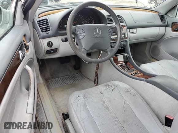 ✅ 2003 Mercedes-Benz CLK 320 • VIN: WDBLK65G83T136474 • Lot: 63787605. Wystawiony na Copart z przebiegiem 186 560 mil. Bezpłatny archiwum sprzedaży aukcyjnych z USA i szczegółowy raport historii pojazdu na DreamBid. Zdjęcie 8.