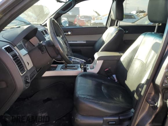 ✅ 2011 Mercury Mariner Premier • VIN: 4M2CN8HG2BKJ08023 • Lot: 91724555. Wystawiony na Copart z przebiegiem 175 110 mil. Bezpłatny archiwum sprzedaży aukcyjnych z USA i szczegółowy raport historii pojazdu na DreamBid. Zdjęcie 7.