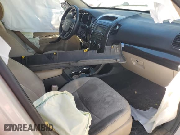 ✅ 2011 Kia Sorento LX • VIN: 5XYKT3A1XBG099450 • Lot: 89590605. Listed on Copart with 189,935 mi. Free auction sales archive from the USA and detailed vehicle history report at DreamBid. Image 8.