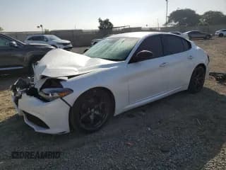 ✅ 2018 Alfa Romeo Giulia Ti Sport • VIN: ZARFAECN0J7597158 • Lot: 87462625. Wystawiony na Copart z przebiegiem 71 069 mil. Bezpłatny archiwum sprzedaży aukcyjnych z USA i szczegółowy raport historii pojazdu na DreamBid. Zdjęcie 1.