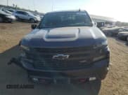 ✅ 2021 Chevrolet Silverado 1500 LT Trail Boss • VIN: 3GCPYFED8MG315183 • Lot: 70418424. Wystawiony na Copart z przebiegiem 77 205 mil. Bezpłatny archiwum sprzedaży aukcyjnych z USA i szczegółowy raport historii pojazdu na DreamBid. Zdjęcie 5.