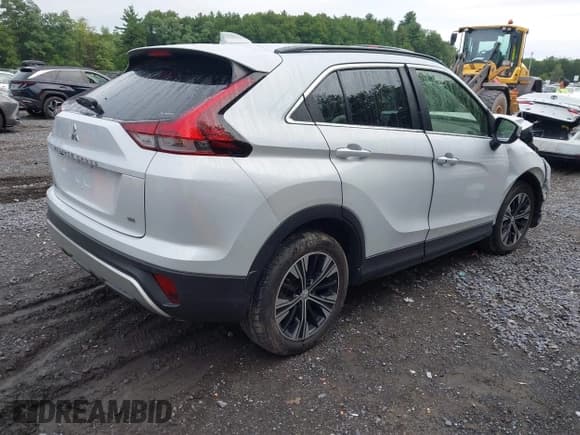 ✅ 2022 Mitsubishi Eclipse Cross SE • VIN: JA4ATWAA8NZ045495 • Lot: 43046977. Wystawiony na IAAI z przebiegiem 53 029 mil. Bezpłatny archiwum sprzedaży aukcyjnych z USA i szczegółowy raport historii pojazdu na DreamBid. Zdjęcie 4.