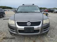 ✅ 2008 Volkswagen Touareg V6 • VIN: WVGBE77L38D056274 • Lot: 90029405. Wystawiony na Copart z przebiegiem Nie podano. Bezpłatny archiwum sprzedaży aukcyjnych z USA i szczegółowy raport historii pojazdu na DreamBid. Zdjęcie 5.