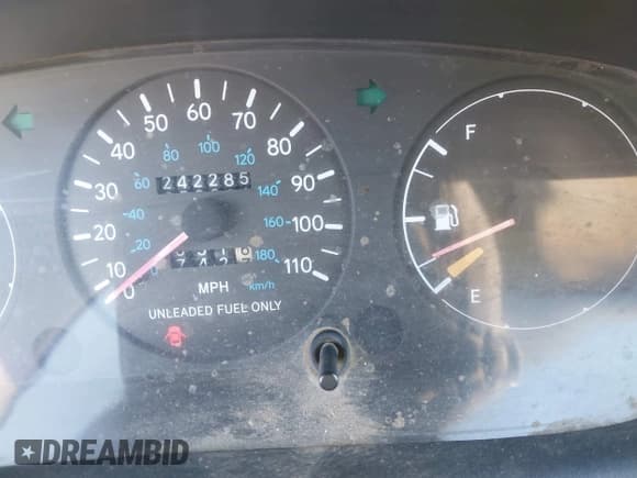 ✅ 1995 Chevrolet Prizm • VIN: 1Y1SK5283SZ021860 • Lot: 43917334. Wystawiony na IAAI z przebiegiem 242 285 mil. Bezpłatny archiwum sprzedaży aukcyjnych z USA i szczegółowy raport historii pojazdu na DreamBid. Zdjęcie 7.