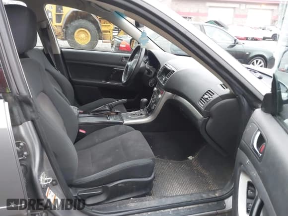 ✅ 2008 Subaru Outback i • VIN: 4S4BP61C187334195 • Lot: 43807677. Listed on IAAI with 190,197 mi. Free auction sales archive from the USA and detailed vehicle history report at DreamBid. Image 5.