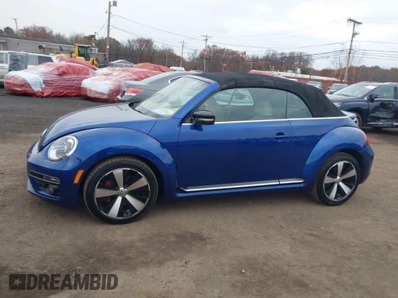 ✅ 2013 Volkswagen Beetle 2.0T R-Line • VIN: 3VW7S7AT8DM826556 • Lot: 43701026. Wystawiony na IAAI z przebiegiem 62 988 mil. Bezpłatny archiwum sprzedaży aukcyjnych z USA i szczegółowy raport historii pojazdu na DreamBid. Zdjęcie 17.