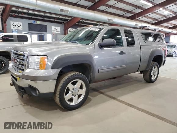 ✅ 2013 GMC Sierra 2500HD SLE • VIN: 1GT220CG3DZ330079 • Lot: 92876945. Listed on Copart with 208,142 mi. Free auction sales archive from the USA and detailed vehicle history report at DreamBid. Image 1.
